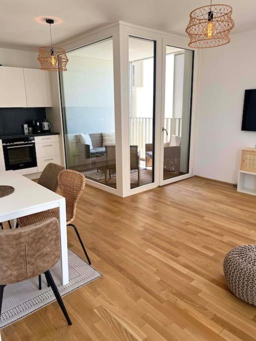 Donaublick Oasis: Stylische Wohnung Vienna Exterior photo